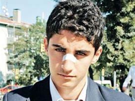 Polisten Ahmet Kaya dayağı!