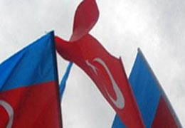 Türk Bayrakları İndirildi