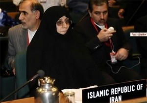 Ahmedinejad'ın Eşi Roma'da (FOTO)