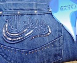 Besmeleli kot pantolona büyük tepki