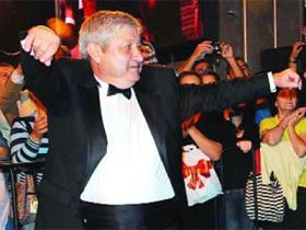 "Cami'ye Ayakkabıyla,GATA'ya Türbanla Girilmez"