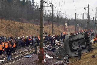 Hindistan'da yolcu treninde yangın: 23 ölü