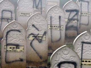 Fransa'da Müslüman mezarlığına saldırı