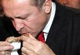 Erdoğan'ın Tavuk Yeme Stili(!)