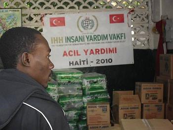 İHH 700 Yetimin Yaralarını Sardı(Foto)