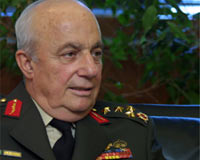 Çetin Doğan, üniversiteyi kışlaya çevirdi