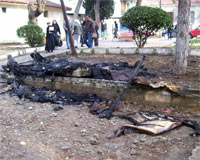 Başörtülü öğrencilerin kullandığı kabin kundaklandı