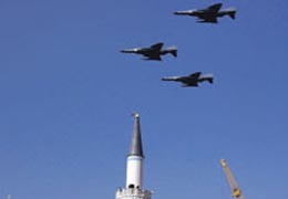 Evinin üstünde jetler alçak uçuş yapmıştı