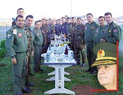 Jet üssünde  çilingir sofrası