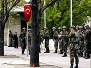 Sopa yiyen askerlere