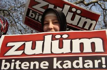 Başörtüsü Eylemi'nde Bezirgan'a Destek