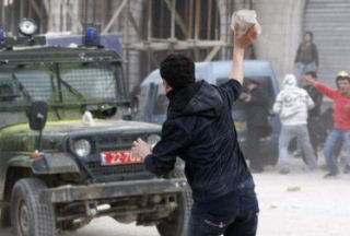 Kudüs Gençleri Siyonistlere Böyle Direndi (VİDEO)