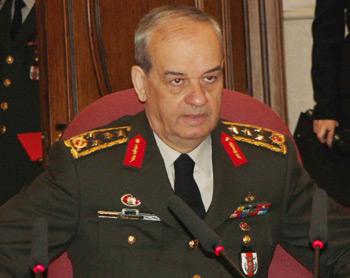 Örtü yasağı yok gemide mescit var