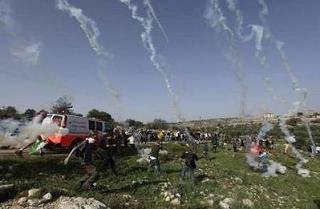 Duvar Protestosunda Gergin Anlar(FOTO)