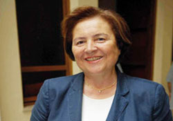 Çarşaf Eylemcilerini Destekledi