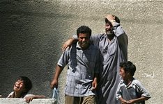 Musul'da polisle çatıştılar