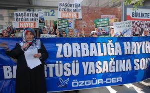 İzmir'deki Başörtüsü Zulmü Protesto Edildi