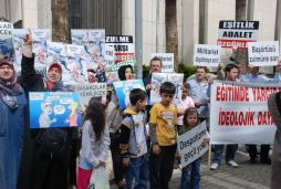 İzmir"de, başörtülüye paso zulmü sürüyor