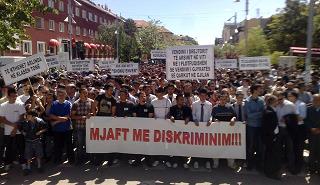 Kosova'da Başörtüsü Eylemi(FOTO)