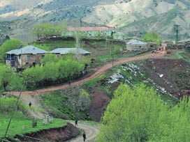 Sarıyayla karakoluna bomba yağmış