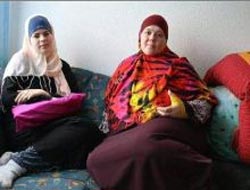 Başörtüsü İçin Hicret Ettiler