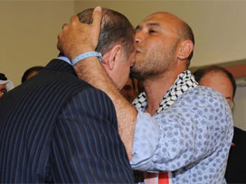 Erdoğan'ı alnından öptü VİDEO