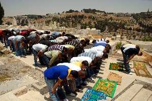 Siyonist İsrail'e Namazlı Protesto