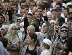 Kosova"da başörtüsü yasağına tepkiler büyüyor