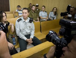 Savunmasız Filistinli'yi Vuran Alçak