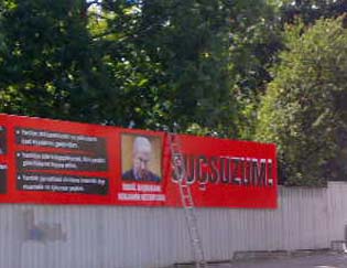 İsrail Konsolosluğuna Pankart