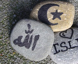 İngiliz ırkçılardan İslâm"a hakaret