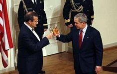 Bush Afganistan'da ısrarlı