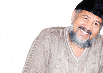 Müslüman olan papaz: Sünnete sarılalım