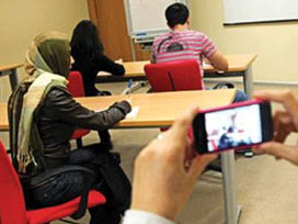 Başörtülü Öğrenciye Foto Fişleme