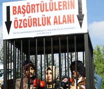 Ankara'da Kafesli Başörtüsü Eylemi(FOTO)