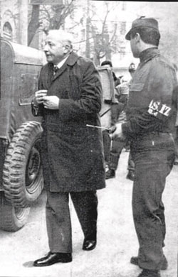 Asker Eşi Erbakan'a Çantayla Vurdu