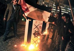 Yunan Halkı Libermanı Protesto Etti