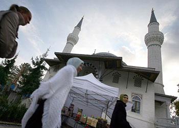 İsviçre'de Müslümanlara Zulüm