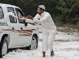 Arabistan'a Kar Yağdı