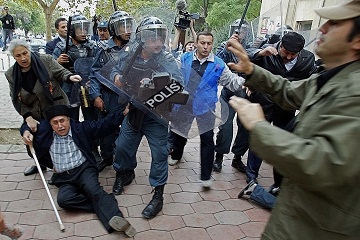 Azerbaycan Halkı Yiğitçe Direniyor-FOTO