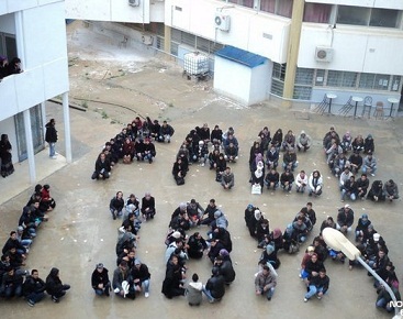 Kaddafi, Roketlerle Saldırıyor