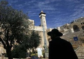 İbrahim Camiine İsrail Bayrağı Astılar