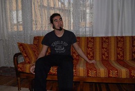 Başörtülü Aday'ı Görünce Soyundu