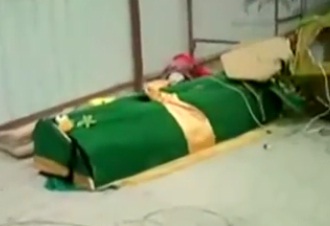 Suud ve Bahreyn Askerleri Bunu da Yaptı-VİDEO