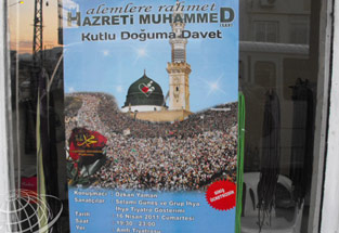 Kutlu Doğum Afişi'ni Zorla İndirdiler