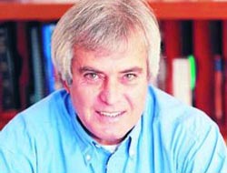 Tarık Akan, Darbeleri Övdü