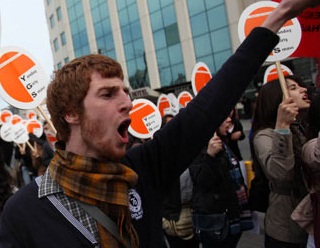 Liselileri Sokağa Dökmek İstiyorlar