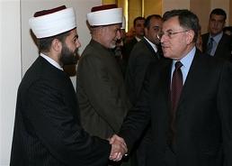 Saray Mollaları Sinyora'ya koştu