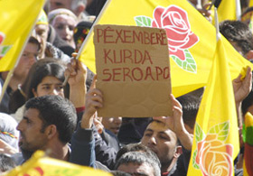 BDP Mitinginde 'Apo Peygamber' Pankartı