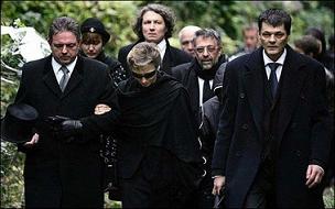 Litvinenko'nun eşi, Rus yöneticileri suçladı